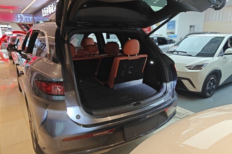 Used BYD Tang L 2025 EV 600KM All-Wheel-Drive LiDAR Flagship Model Trunk