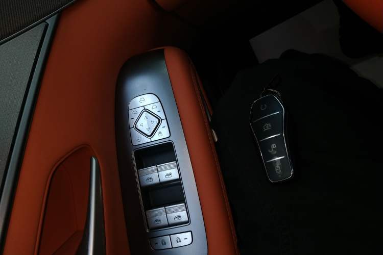 Used BYD Tang L 2025 EV with 670 km Range LiDAR and Premium Features Vehicle Key