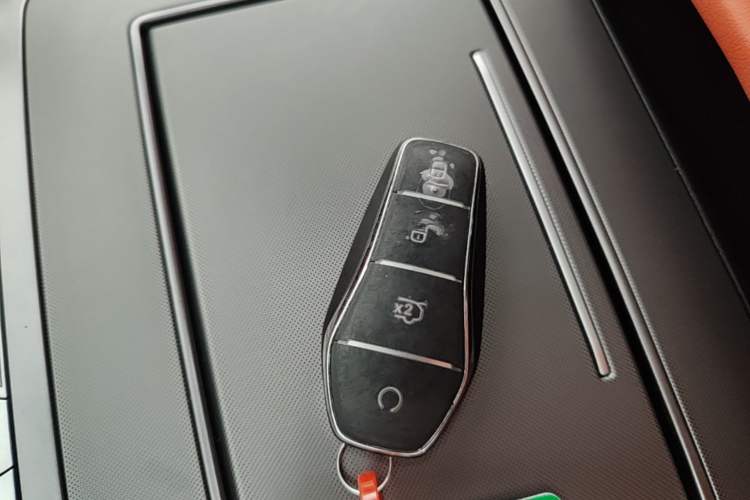 Used BYD Tang L 2025 DM 175KM Drone Player Edition Vehicle Key