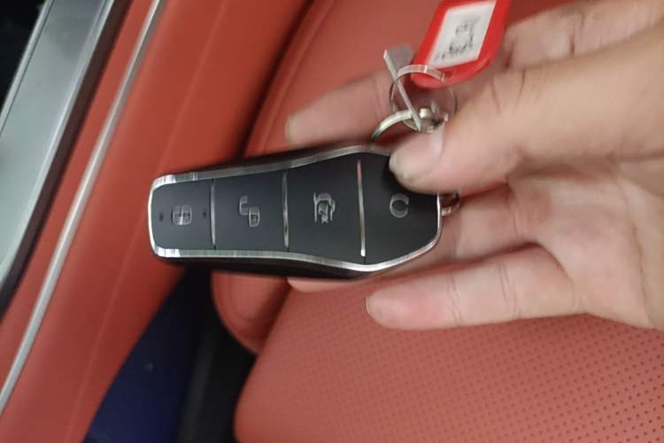 Used BYD Tang L 2025 EV 600KM All-Wheel-Drive LiDAR Flagship Model Vehicle Key