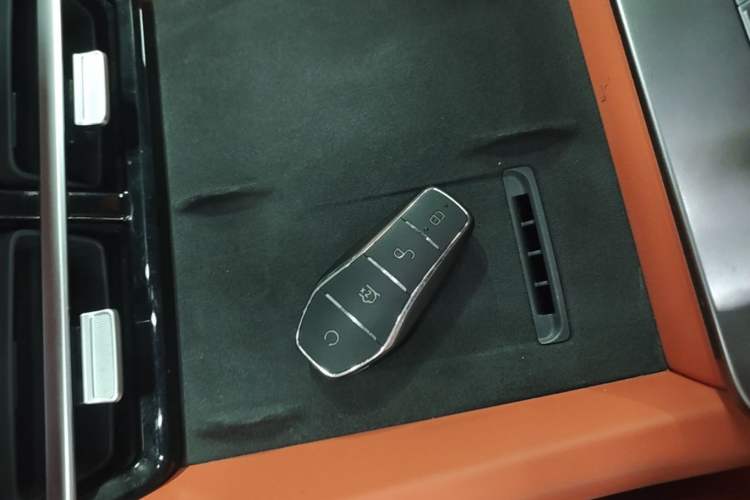 Used BYD Tang L 2025 EV 600KM All-Wheel-Drive LiDAR Flagship Model Vehicle Key