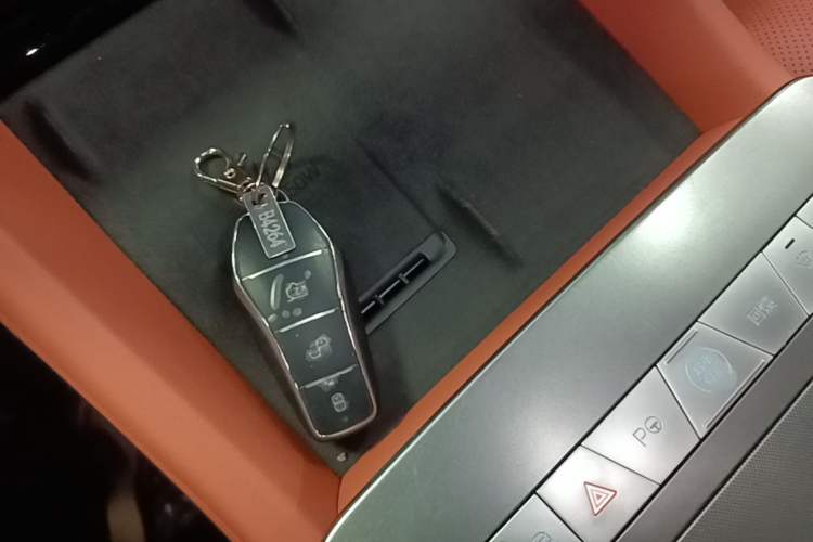 Used BYD Tang L 2025 EV 600KM All-Wheel-Drive LiDAR Flagship Model Vehicle Key