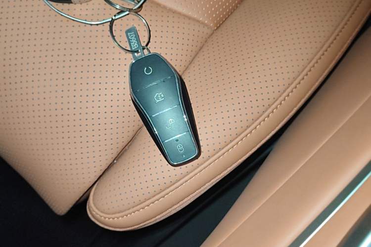 Used BYD Tang L 2025 DM 175KM Drone Player Edition Vehicle Key