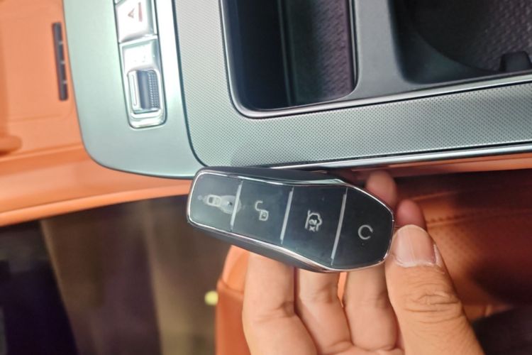Used BYD Tang L 2025 EV with 670 km Range LiDAR and Premium Features Vehicle Key