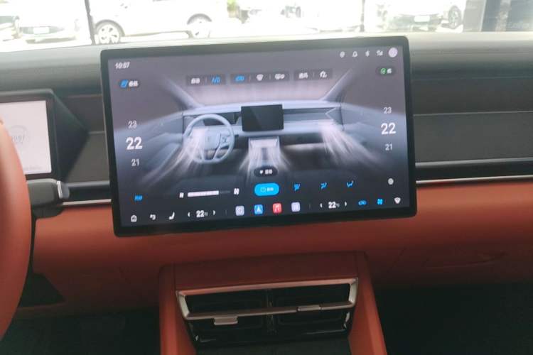 Used BYD Tang L 2025 DM 175KM Drone Player Edition Audio And AC Panel