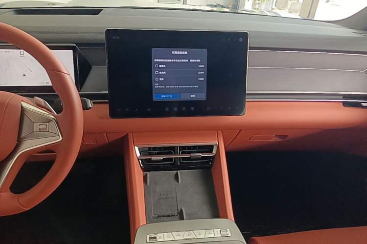 Used BYD Tang L 2025 DM 175KM Drone Player Edition Audio And AC Panel