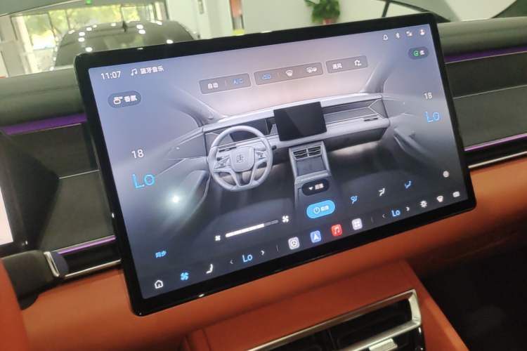 Used BYD Tang L 2025 DM 175KM Drone Player Edition Audio And AC Panel