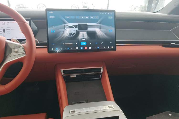 Used BYD Tang L 2025 DM 175KM Drone Player Edition Audio And AC Panel
