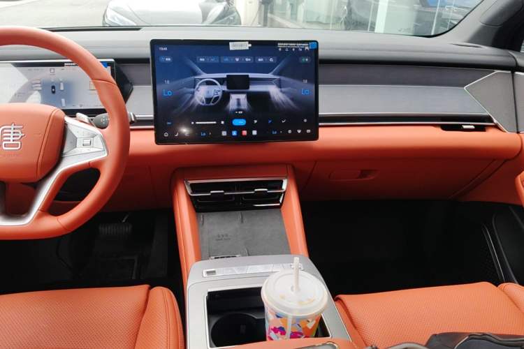 Used BYD Tang L 2025 DM 175KM Drone Player Edition Audio And AC Panel