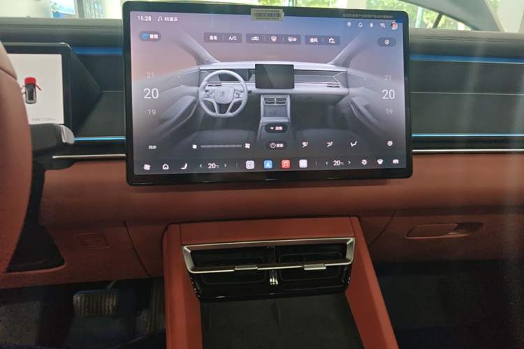 Used BYD Tang L 2025 DM 175KM Drone Player Edition Audio And AC Panel