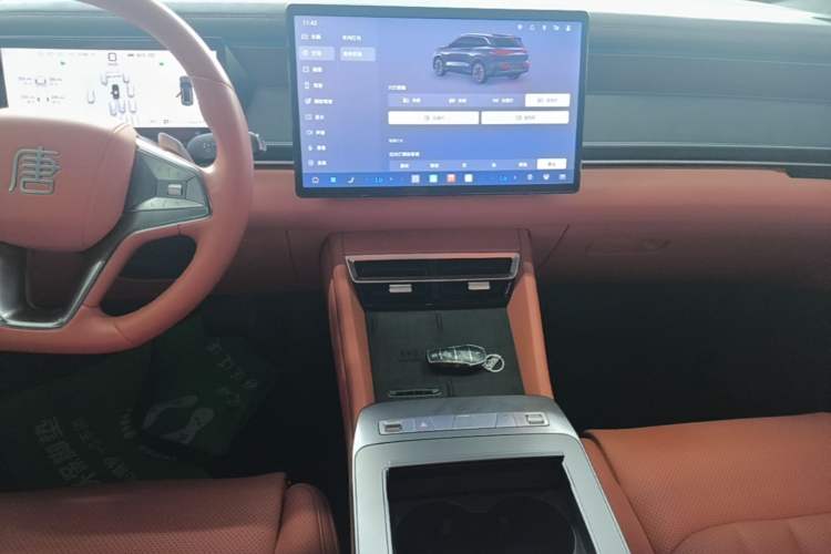 Used BYD Tang L 2025 DM 175KM Drone Player Edition Audio And AC Panel