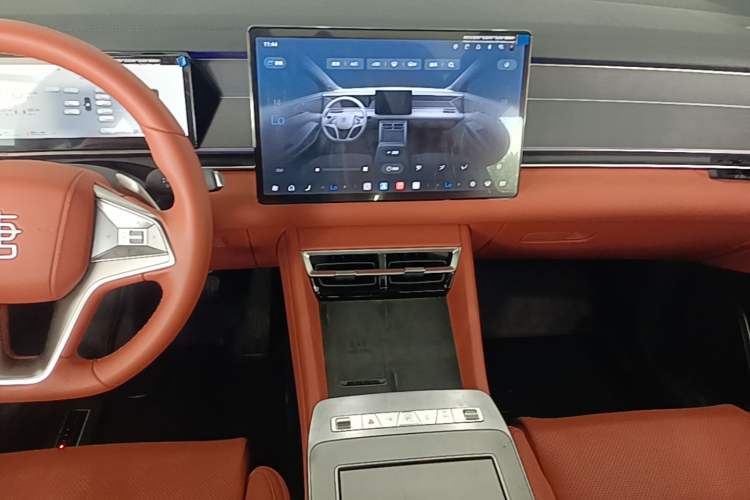 Used BYD Tang L 2025 DM 175KM Drone Player Edition Audio And AC Panel