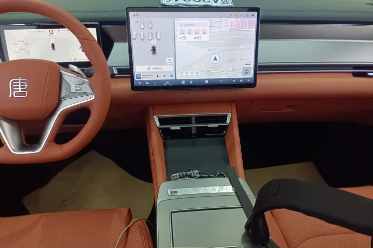 Used BYD Tang L 2025 DM 200KM Four-Wheel Drive LiDAR Flagship Model Audio And AC Panel