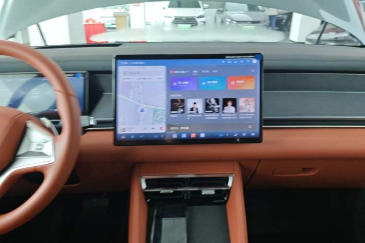Used BYD Tang L 2025 DM 175KM Drone Player Edition Audio And AC Panel