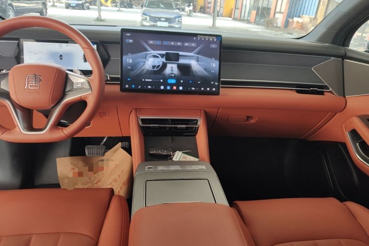 Used BYD Tang L 2025 DM 175KM Drone Player Edition Audio And AC Panel