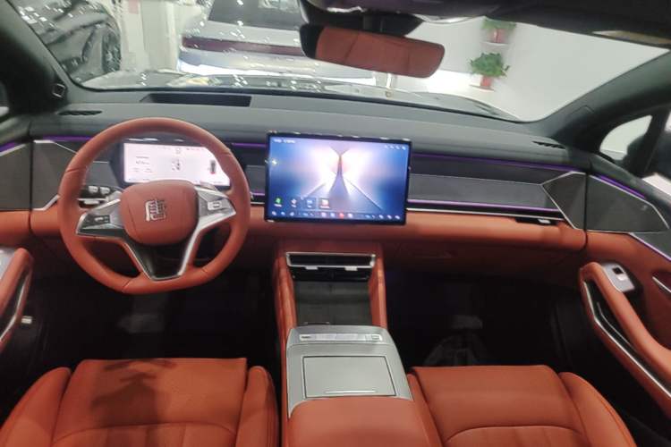 Used BYD Tang L 2025 DM 175KM Drone Player Edition Center Console