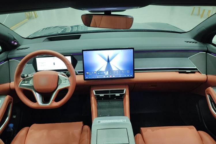 Used BYD Tang L 2025 DM 175KM Drone Player Edition Center Console