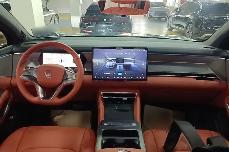 Used BYD Tang L 2025 EV with 670 km Range LiDAR and Premium Features Center Console