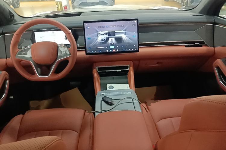 Used BYD Tang L 2025 DM 175KM Drone Player Edition Center Console