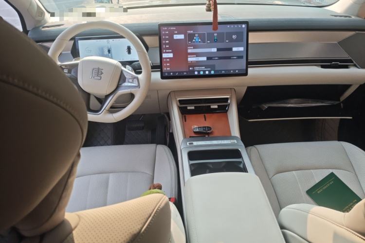 Used BYD Tang L 2025 EV with 670 km Range LiDAR and Premium Features Center Console