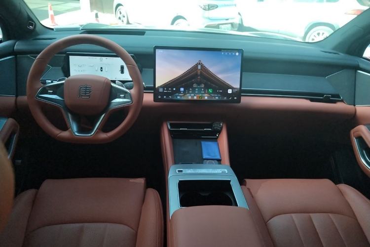 Used BYD Tang L 2025 DM 175KM Drone Player Edition Center Console