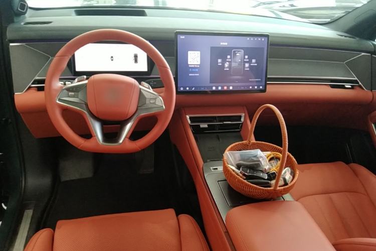 Used BYD Tang L 2025 DM 175KM Drone Player Edition Center Console