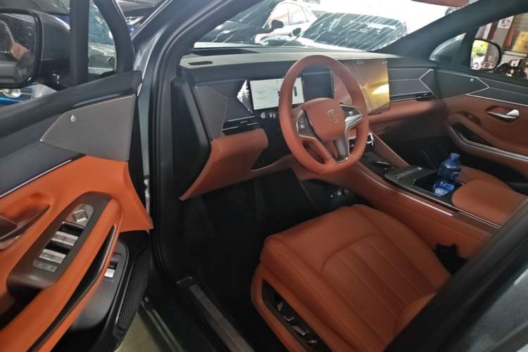 Used BYD Tang L 2025 DM 175KM Drone Player Edition Driver Seat