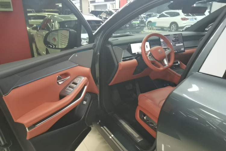 Used BYD Tang L 2025 DM 175KM Drone Player Edition Driver Seat
