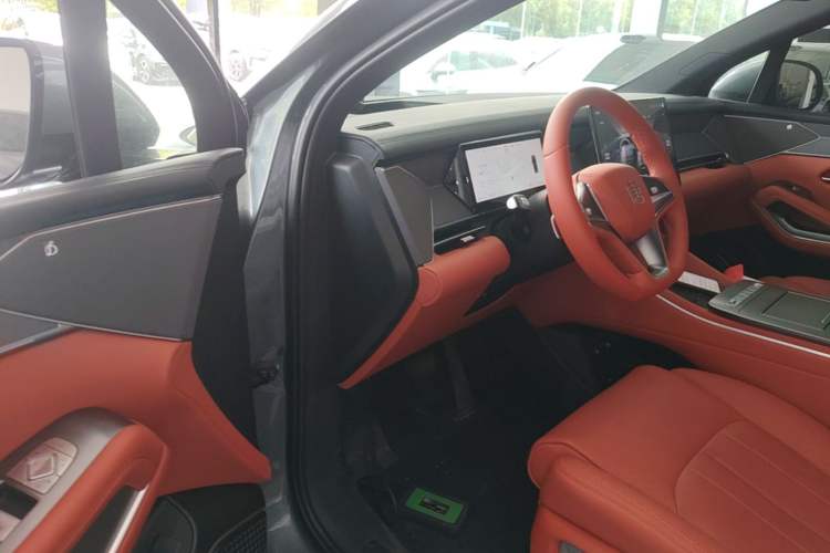 Used BYD Tang L 2025 DM 175KM Drone Player Edition Driver Seat