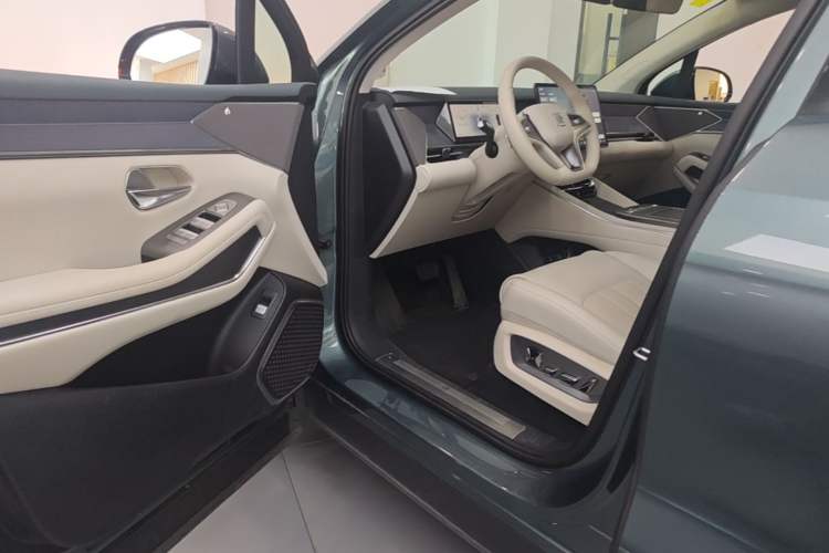 Used BYD Tang L 2025 DM 175KM Drone Player Edition Driver Seat