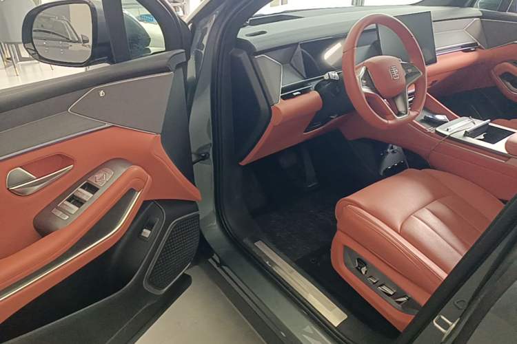 Used BYD Tang L 2025 DM 175KM Drone Player Edition Driver Seat
