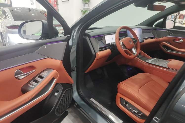 Used BYD Tang L 2025 DM 175KM Drone Player Edition Driver Seat