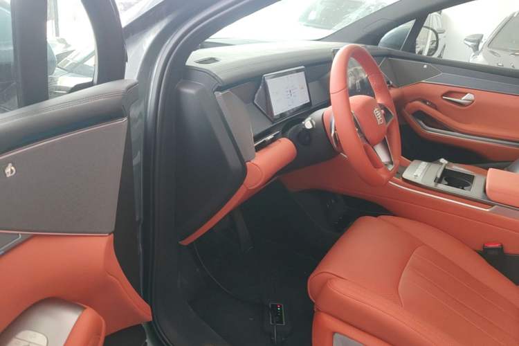 Used BYD Tang L 2025 DM 175KM Drone Player Edition Driver Seat