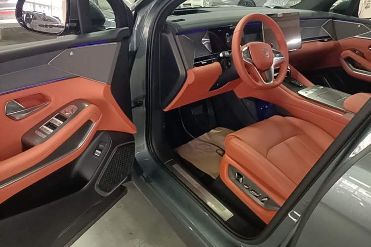 Used BYD Tang L 2025 DM 175KM Drone Player Edition Driver Seat