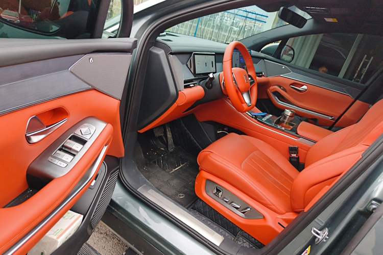 Used BYD Tang L 2025 DM 175KM Drone Player Edition Driver Seat