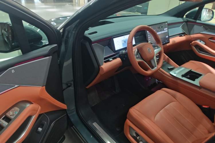 Used BYD Tang L 2025 DM 175KM Drone Player Edition Driver Seat