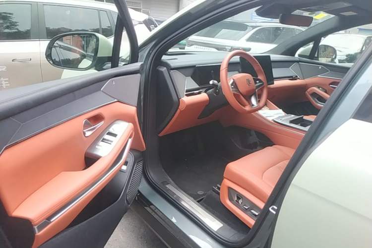 Used BYD Tang L 2025 DM 175KM Drone Player Edition Driver Seat