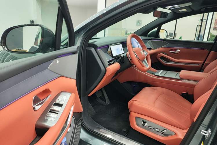 Used BYD Tang L 2025 DM 175KM Drone Player Edition Driver Seat