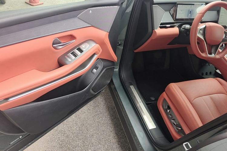 Used BYD Tang L 2025 DM 175KM Drone Player Edition Driver Seat