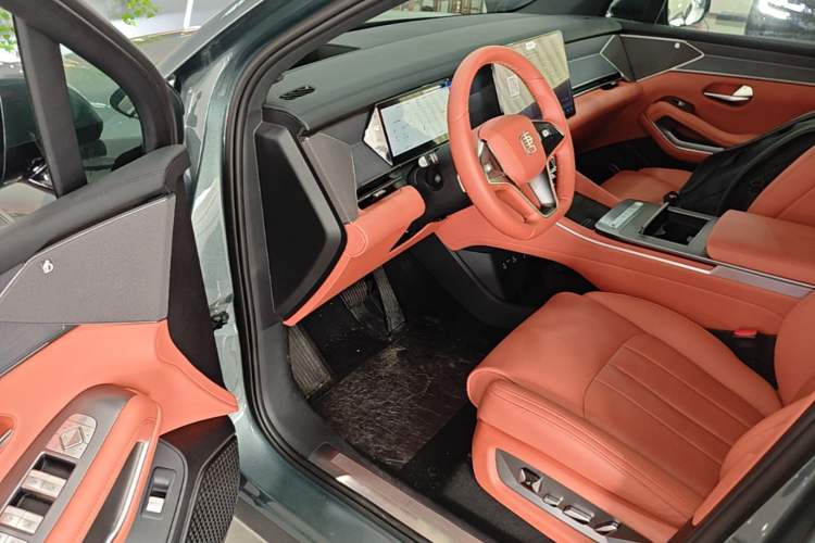 Used BYD Tang L 2025 DM 175KM Drone Player Edition Driver Seat