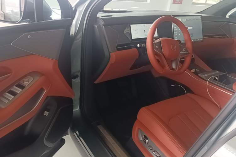 Used BYD Tang L 2025 DM 175KM Drone Player Edition Driver Seat