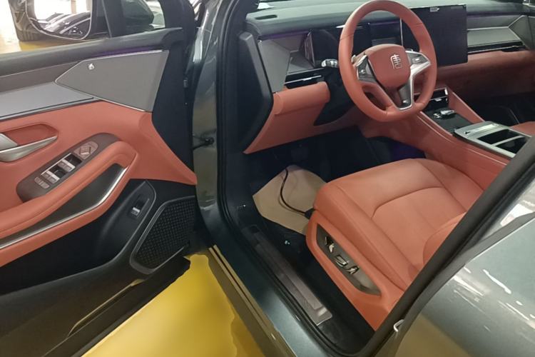 Used BYD Tang L 2025 EV with 670 km Range LiDAR and Premium Features Driver Seat