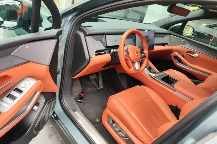 Used BYD Tang L 2025 DM 175KM Drone Player Edition Driver Seat