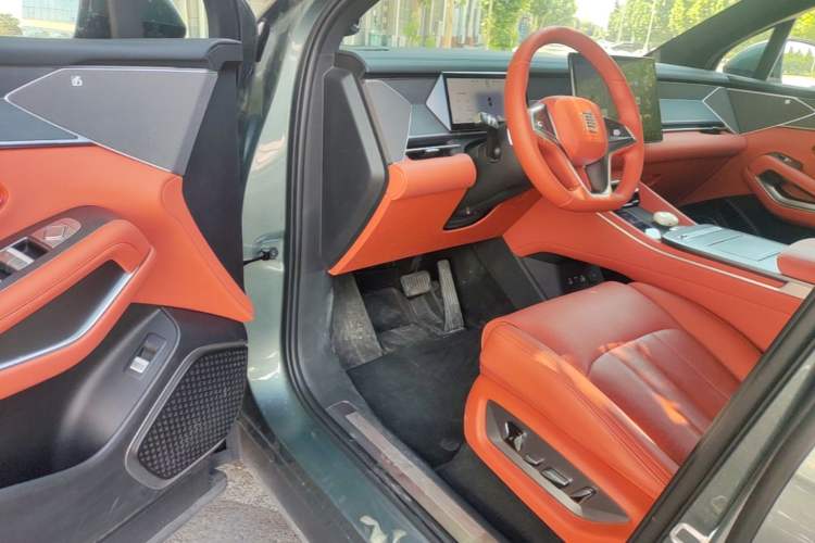 Used BYD Tang L 2025 DM 175KM Drone Player Edition Driver Seat