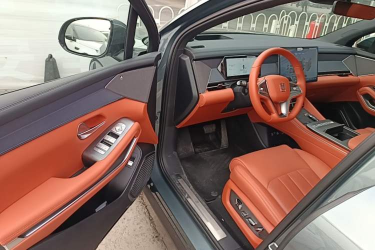 Used BYD Tang L 2025 DM 175KM Drone Player Edition Driver Seat