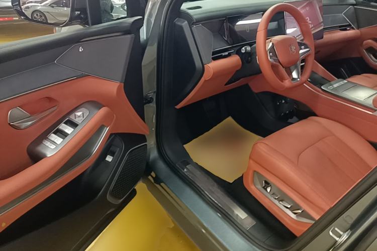 Used BYD Tang L 2025 DM 175KM Drone Player Edition Driver Seat