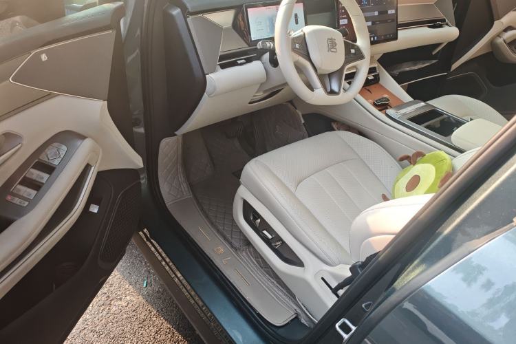 Used BYD Tang L 2025 EV with 670 km Range LiDAR and Premium Features Driver Seat