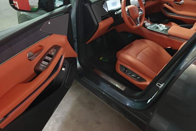 Used BYD Tang L 2025 DM 175KM Drone Player Edition Driver Seat