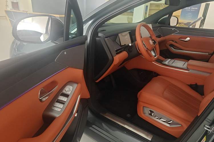 Used BYD Tang L 2025 DM 175KM Drone Player Edition Driver Seat