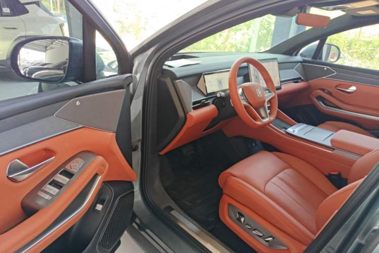 Used BYD Tang L 2025 DM 175KM Drone Player Edition Driver Seat